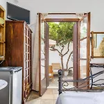 Yianna Sunny Studios *