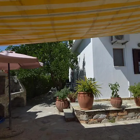 Yianna Sunny Studios Skopelos Town