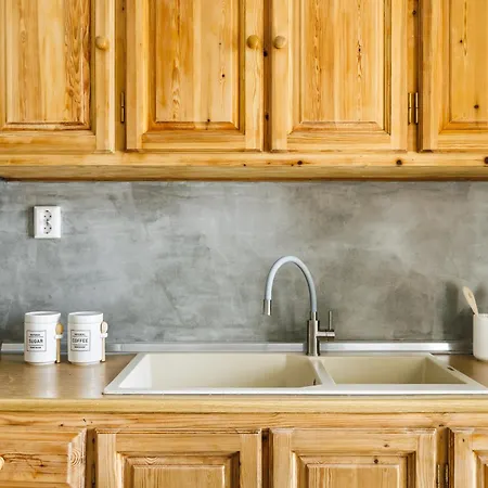 Yianna Sunny Szkópelosz