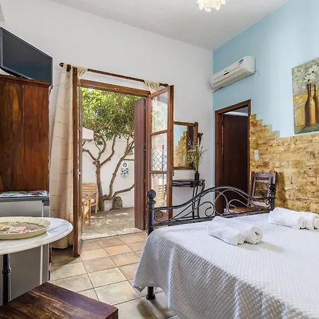 Yianna Sunny Studios Apartment Skopelos Town