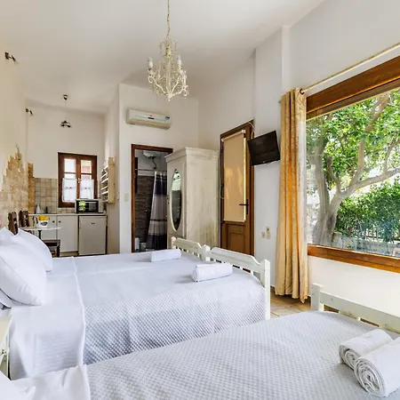Yianna Sunny Studios Skopelos Town