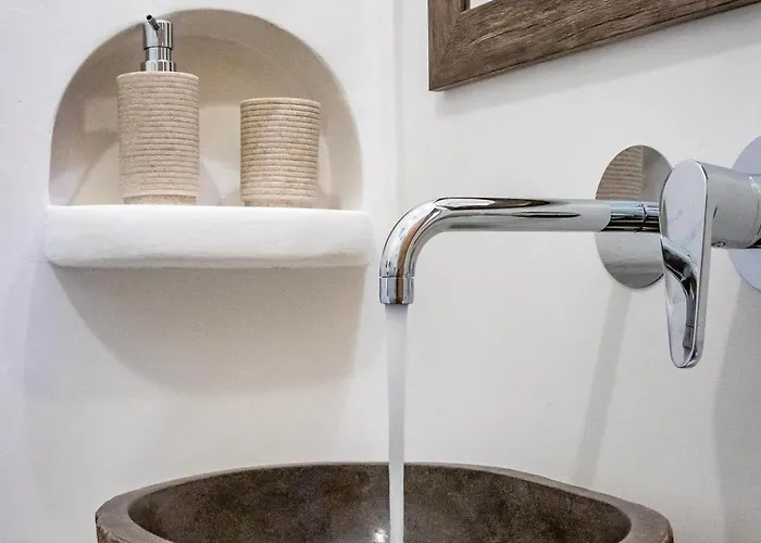 Yianna Sunny Studios