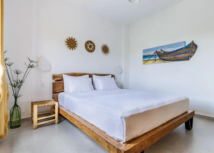 Yianna Sunny Studios