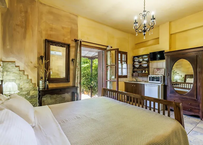 Yianna Sunny Studios *