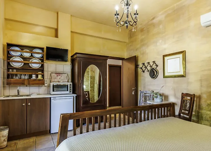 Yianna Sunny Studios Apartment *