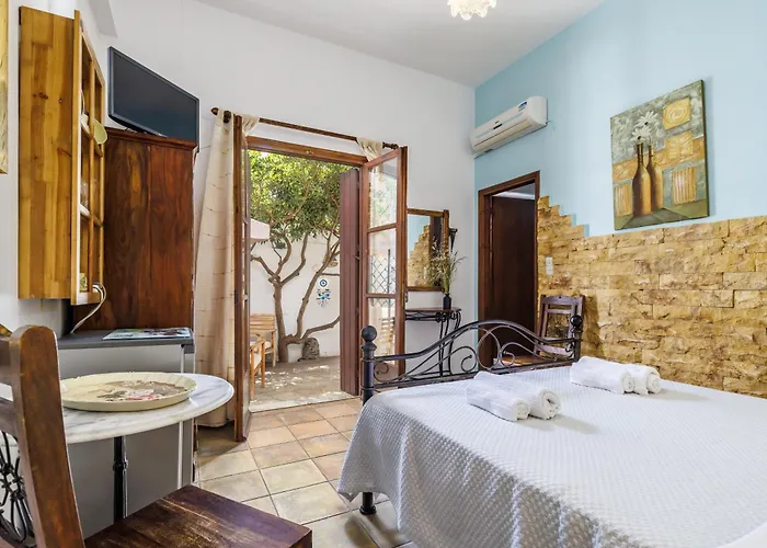 Yianna Sunny Studios Apartment Skopelos Town