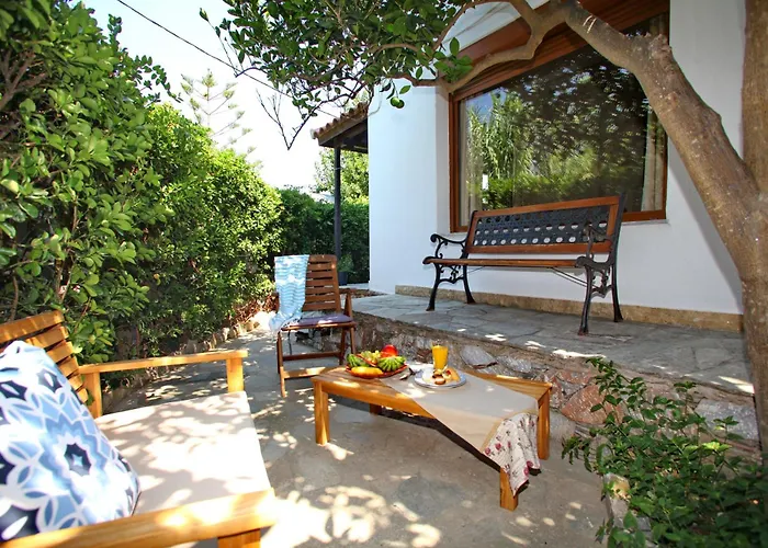 Yianna Sunny Studios * Skopelos Town