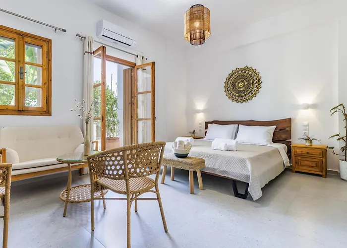 Yianna Sunny Studios Skopelos Town