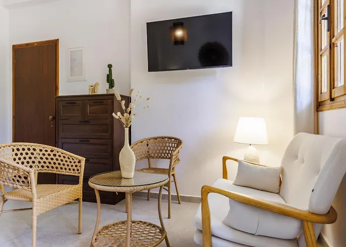 Yianna Sunny Studios * Skopelos Town